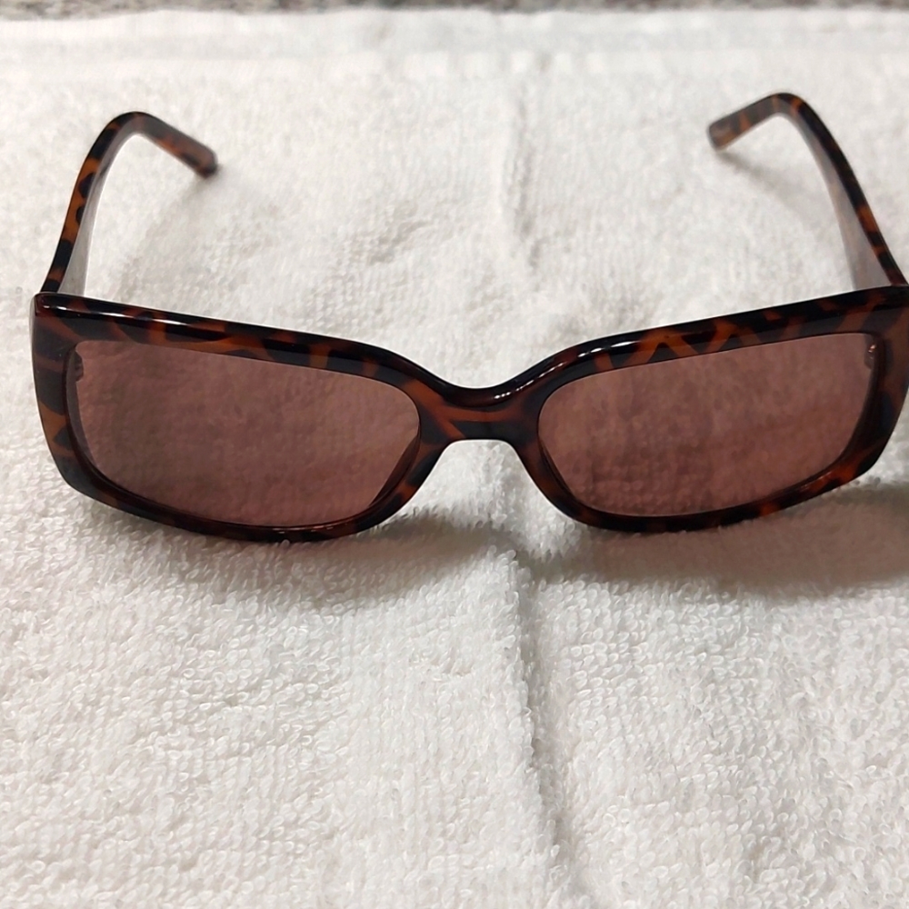 Guess vintage sunglasses